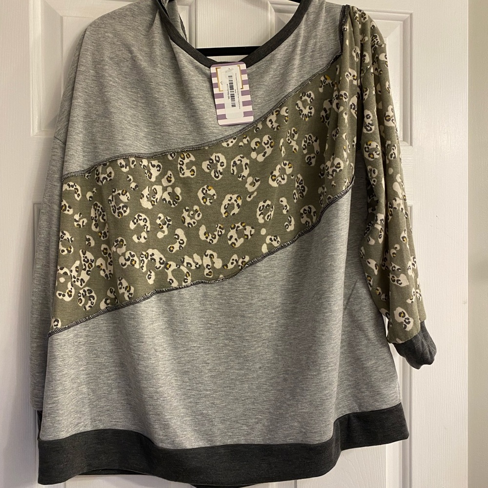 NWT - Grey leopard Contrast Cutout Shoulder Top